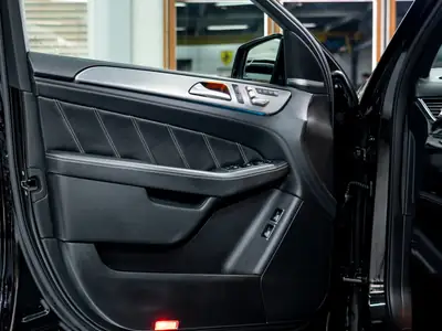 Mercedes-Benz GLE 63 AMG Coupé — Performance 585 ch, design musclé, kilométrage maîtrisé — Miniatur 22