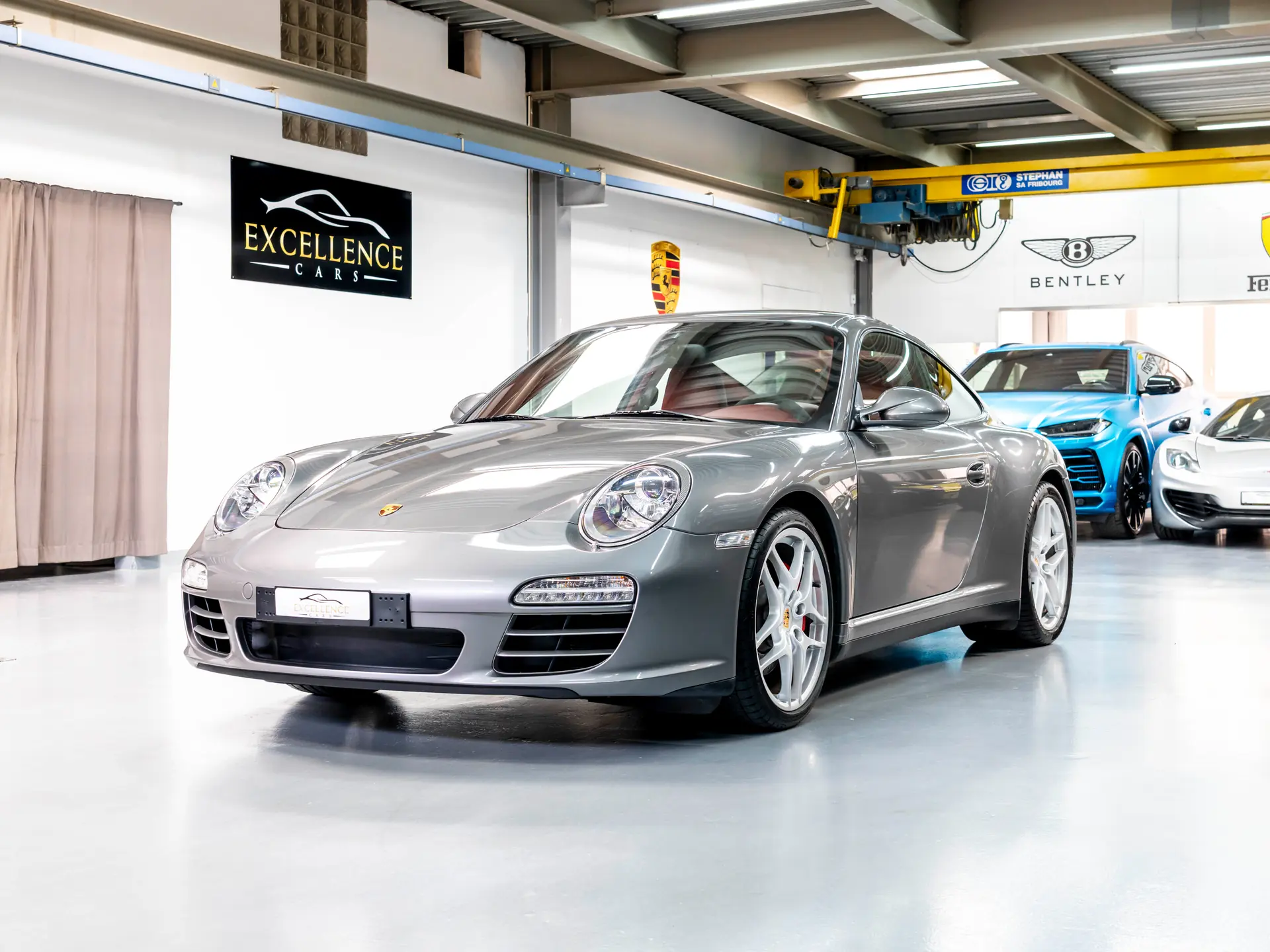 Porsche 911 Carrera 4S PDK — Coupé haute performance, 93 850 km, intérieur Bordeaux