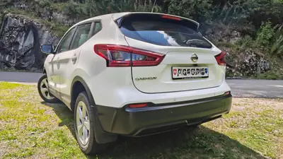 Nissan Qashqai 1.6 petrol — SUV compact fiable, 110'000 km, transmission semi-auto — arrière