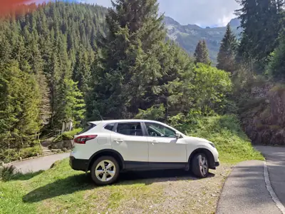 Nissan Qashqai 1.6 petrol — SUV compact fiable, 110'000 km, transmission semi-auto — côté