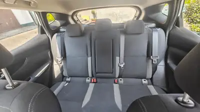 Nissan Qashqai 1.6 petrol — SUV compact fiable, 110'000 km, transmission semi-auto — tableau de bord