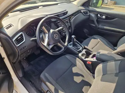Nissan Qashqai 1.6 petrol — SUV compact fiable, 110'000 km, transmission semi-auto — intérieur
