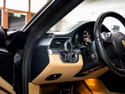 Porsche 911 Carrera 4 PDK 2015 — Coupé sportif légendaire, full options origine Suisse — Miniatur 17