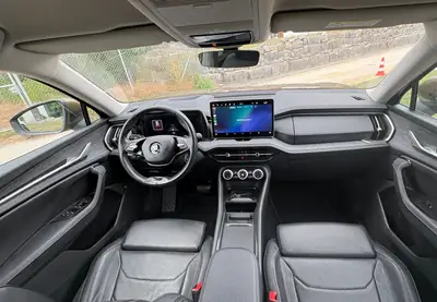 Skoda Kodiaq 2.0 TDI Selection — SUV robuste, tous terrains, équipements premium — side view