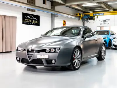 Alfa Romeo Spider 1.8 TBi — Cabriolet sportif serie spéciale Italia Independent, 61000 km — Außenansicht