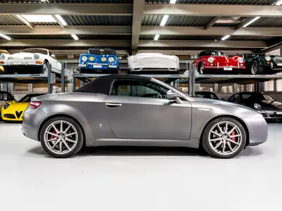 Alfa Romeo Spider 1.8 TBi — Cabriolet sportif serie spéciale Italia Independent, 61000 km — Innenraum