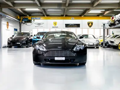 Aston Martin V8 Vantage 4.7 Sportshift — Coupé sportif britannique d'exception, 89 900 km — côté