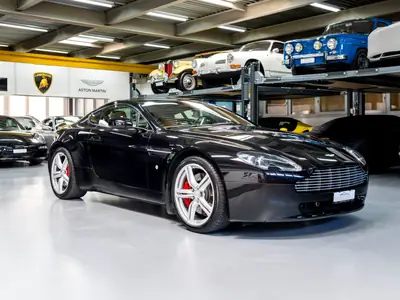 Aston Martin V8 Vantage 4.7 Sportshift — Coupé sportif britannique d'exception, 89 900 km — arrière