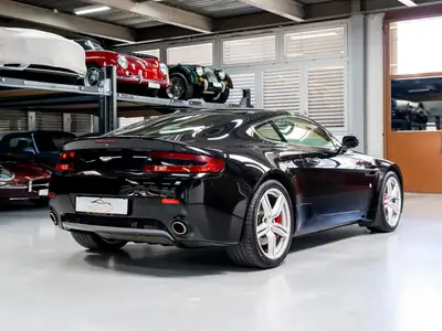 Aston Martin V8 Vantage 4.7 Sportshift — Coupé sportif britannique d'exception, 89 900 km — détail