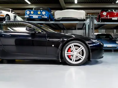 Aston Martin V8 Vantage 4.7 Sportshift — Coupé sportif britannique d'exception, 89 900 km — Miniature 9