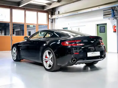 Aston Martin V8 Vantage 4.7 Sportshift — Coupé sportif britannique d'exception, 89 900 km — Miniature 8