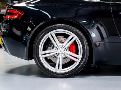 Aston Martin V8 Vantage 4.7 Sportshift — Coupé sportif britannique d'exception, 89 900 km — Miniature 12
