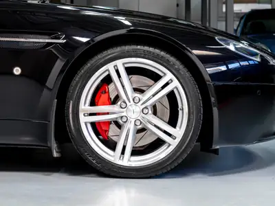 Aston Martin V8 Vantage 4.7 Sportshift — Coupé sportif britannique d'exception, 89 900 km — Miniature 10