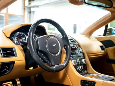 Aston Martin V8 Vantage 4.7 Sportshift — Coupé sportif britannique d'exception, 89 900 km — Miniature 15