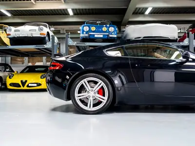 Aston Martin V8 Vantage 4.7 Sportshift — Coupé sportif britannique d'exception, 89 900 km — Miniature 13