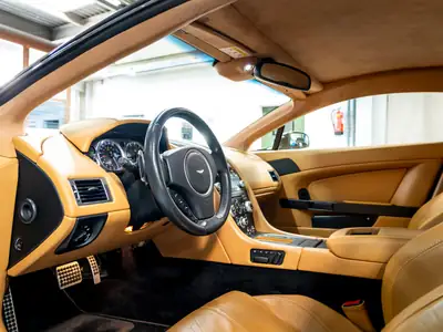 Aston Martin V8 Vantage 4.7 Sportshift — Coupé sportif britannique d'exception, 89 900 km — Miniature 14