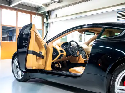 Aston Martin V8 Vantage 4.7 Sportshift — Coupé sportif britannique d'exception, 89 900 km — Miniature 17