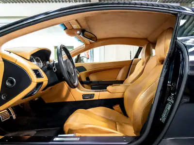 Aston Martin V8 Vantage 4.7 Sportshift — Coupé sportif britannique d'exception, 89 900 km — Miniature 18