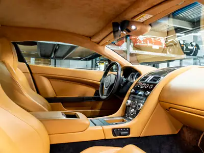 Aston Martin V8 Vantage 4.7 Sportshift — Coupé sportif britannique d'exception, 89 900 km — Miniature 21