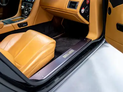 Aston Martin V8 Vantage 4.7 Sportshift — Coupé sportif britannique d'exception, 89 900 km — Miniature 27