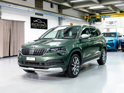 Skoda Karoq 1.5 TSI Scout 4x4 — SUV polyvalent, 4 roues motrices, un propriétaire — vue extérieure