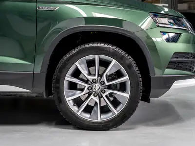Skoda Karoq 1.5 TSI Scout 4x4 — SUV polyvalent, 4 roues motrices, un propriétaire — Miniature 9