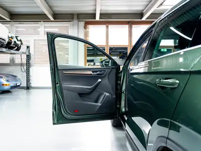 Skoda Karoq 1.5 TSI Scout 4x4 — SUV polyvalent, 4 roues motrices, un propriétaire — Miniature 22