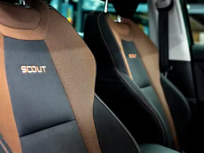 Skoda Karoq 1.5 TSI Scout 4x4 — SUV polyvalent, 4 roues motrices, un propriétaire — Miniature 26