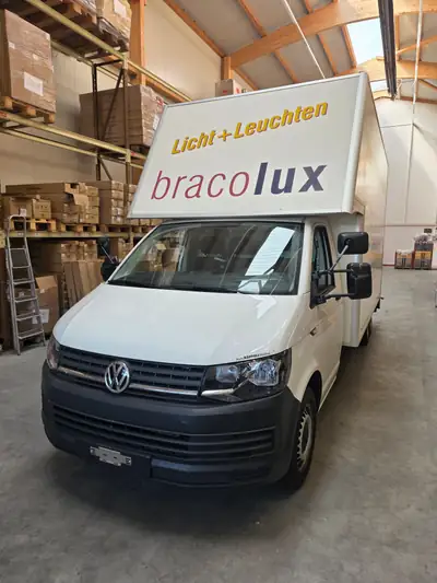 VW T6 TDI 2.0 DSG — Fourgon utilitaire robuste avec nacelle élévatrice intégrée — vue extérieure