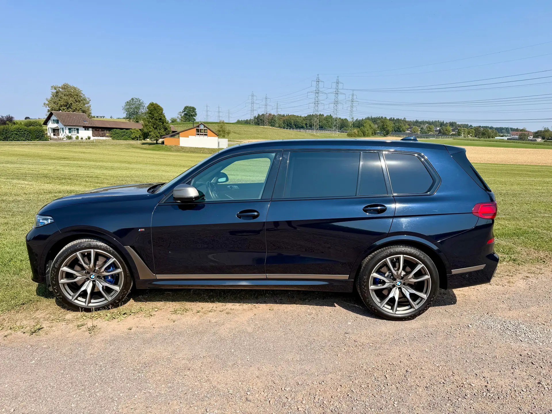 BMW X7 M50d 400 PS — SUV premium 6-places avec First Class et technologie laser — vue extérieure
