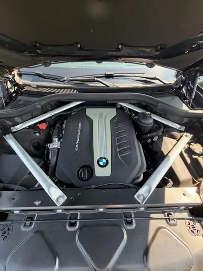 BMW X7 M50d 400 PS — SUV premium 6-places avec First Class et technologie laser — Miniature 10
