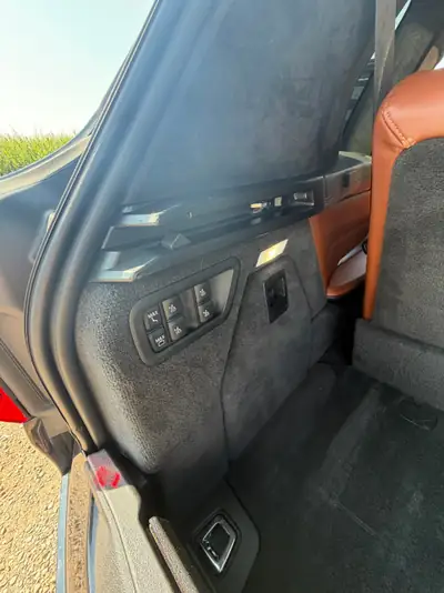 BMW X7 M50d 400 PS — SUV premium 6-places avec First Class et technologie laser — Miniature 12