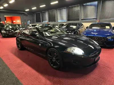 Jaguar XK 4.2 V8 2006 — Cabriolet sportif British, 298 ch sans compromis — Heckansicht
