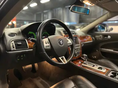 Jaguar XK 4.2 V8 2006 — Cabriolet sportif British, 298 ch sans compromis — Armaturenbrett