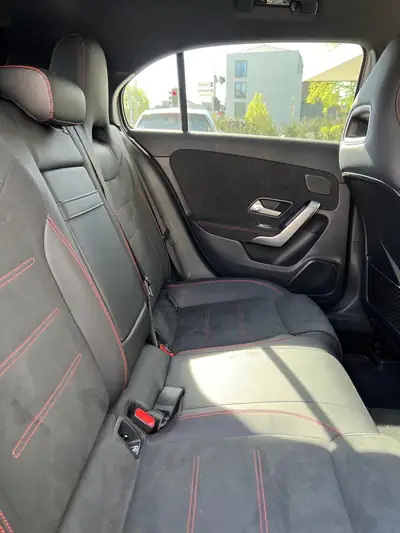 Mercedes-Benz Classe A 180 Night Star — Compacte urbaine élégante, première main et service gratuit — dashboard