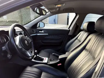 Alfa Romeo 159 3.2 JTS V6 Q4 — Berline sportive italienne, 260 ch, boîte manuelle — détail