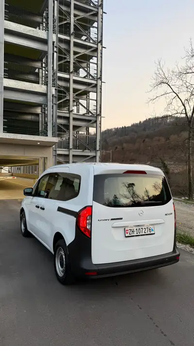Mercedes-Benz Citan 2024 — Utilitaire compact fiable, 32 000 km, équipé Apple CarPlay — fianco