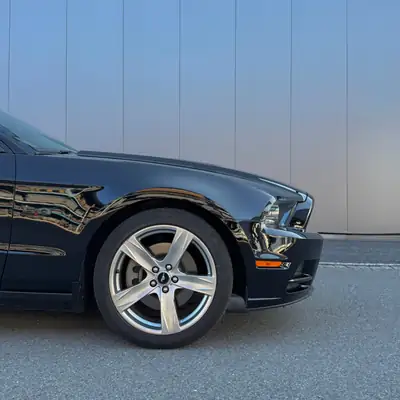 Ford Mustang 5.0 — Muscle car légendaire, boîte manuelle, 420 ch — Miniature 13