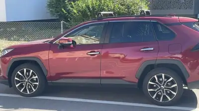 Toyota RAV-4 2.0i Premium — SUV fiable à 90 500 km, sans sinistre — exterior view