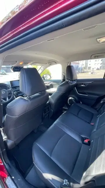 Toyota RAV-4 2.0i Premium — SUV fiable à 90 500 km, sans sinistre — interior