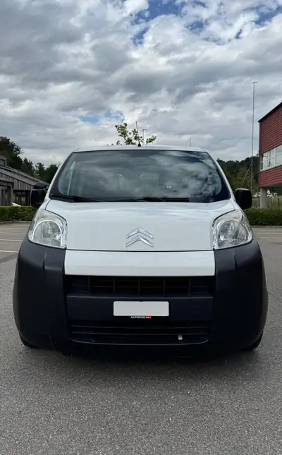 Citroën Nemo 1.3 HDi 75 — Utilitaire compact diesel, attelage fixe, révision faite — Außenansicht