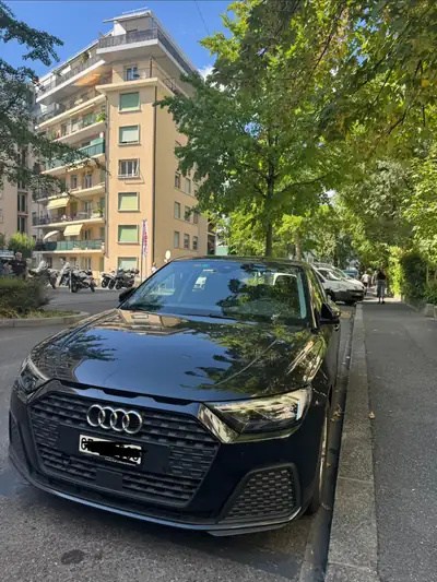 Audi A1 1.0 30 TFSI Attraction 2024 — Citadine agile, faible kilométrage et consommation maîtrisée — côté