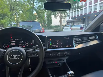 Audi A1 1.0 30 TFSI Attraction 2024 — Citadine agile, faible kilométrage et consommation maîtrisée — intérieur