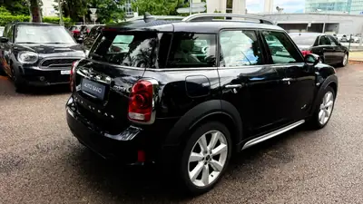 MINI Countryman Cooper ALL4 Steptronic — SUV compact polyvalent, traction intégrale et 112 000 km — tableau de bord