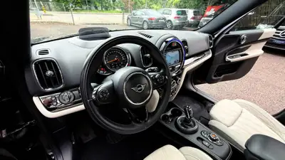 MINI Countryman Cooper ALL4 Steptronic — SUV compact polyvalent, traction intégrale et 112 000 km — Miniature 11