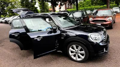 MINI Countryman Cooper ALL4 Steptronic — SUV compact polyvalent, traction intégrale et 112 000 km — Miniature 14