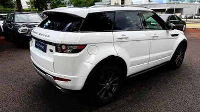 Range Rover Evoque 2.0 Si4 Dynamic — SUV compact premium, 4 roues motrices, entretien suivi — détail