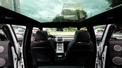 Range Rover Evoque 2.0 Si4 Dynamic — SUV compact premium, 4 roues motrices, entretien suivi — Miniature 8