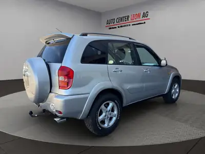 Toyota RAV-4 2.0 16V Linea Terra — SUV fiable des années 2000, attelage 1500 kg — détail