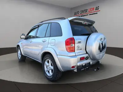 Toyota RAV-4 2.0 16V Linea Terra — SUV fiable des années 2000, attelage 1500 kg — intérieur